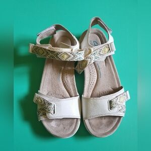 Clark's 6.5 strappy sandals